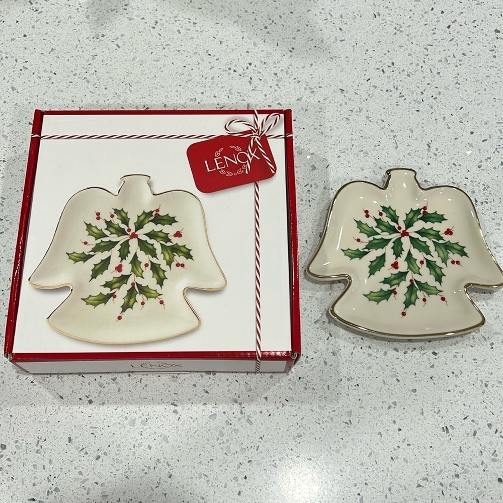 NIB Lenox Hosting The Holidays Porcelain Angel Party Plate with Holly